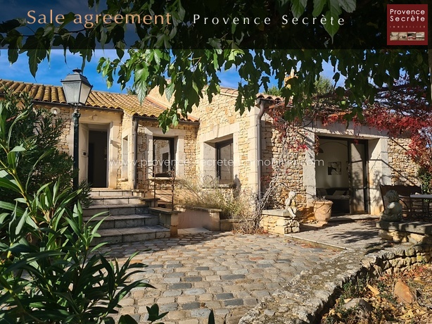 Charming house for sale in a quiet condominium in Roussillon